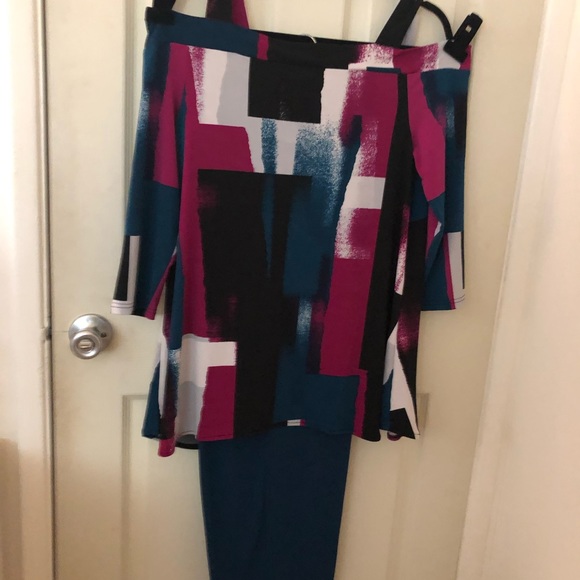 Blouse and pant set - Picture 3 of 4